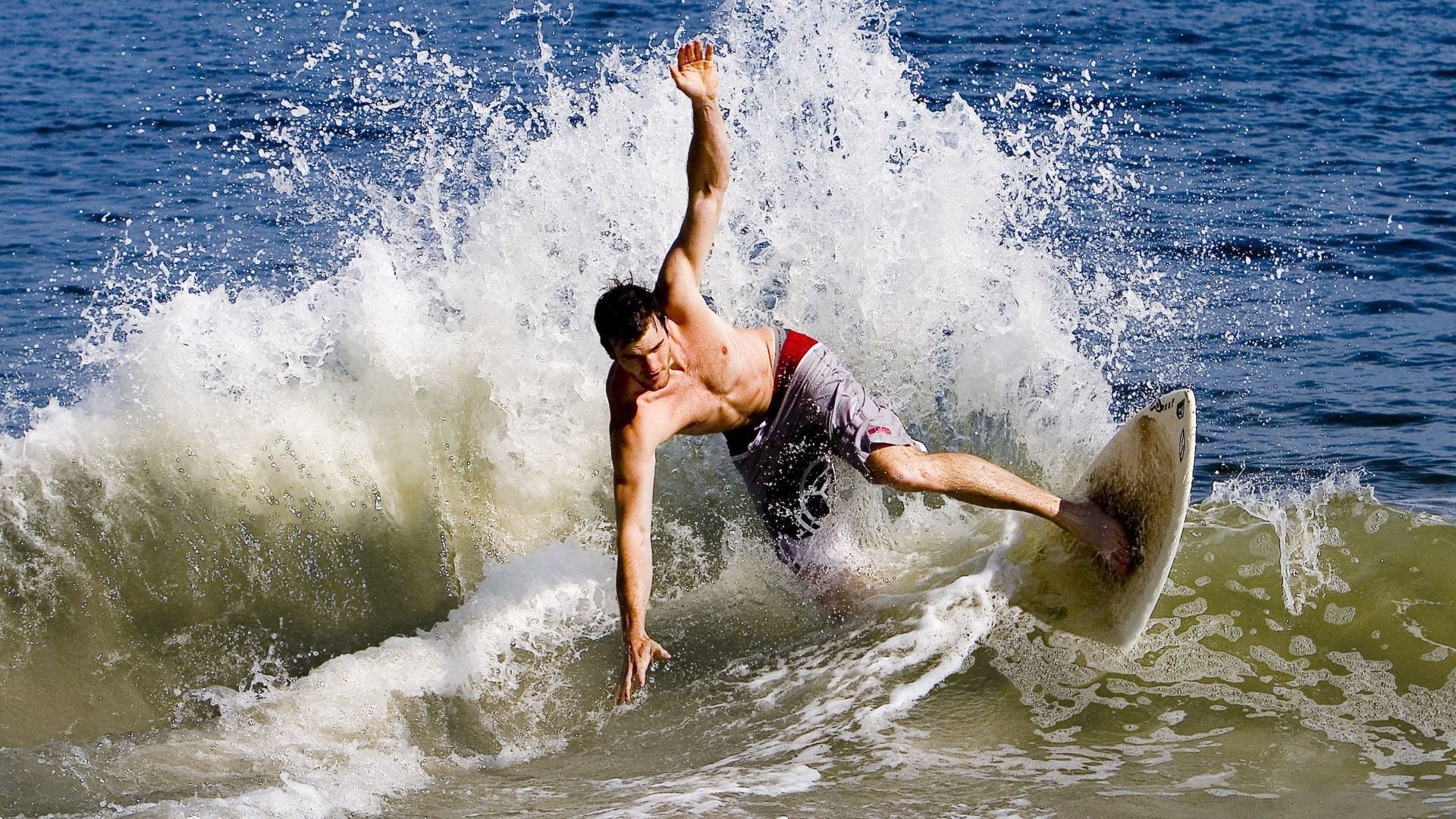 美国骑手安德烈安·莱尔在巴黎奥运会上与“Helix”马匹共同参赛，尽管未能晋级，但表现出色。