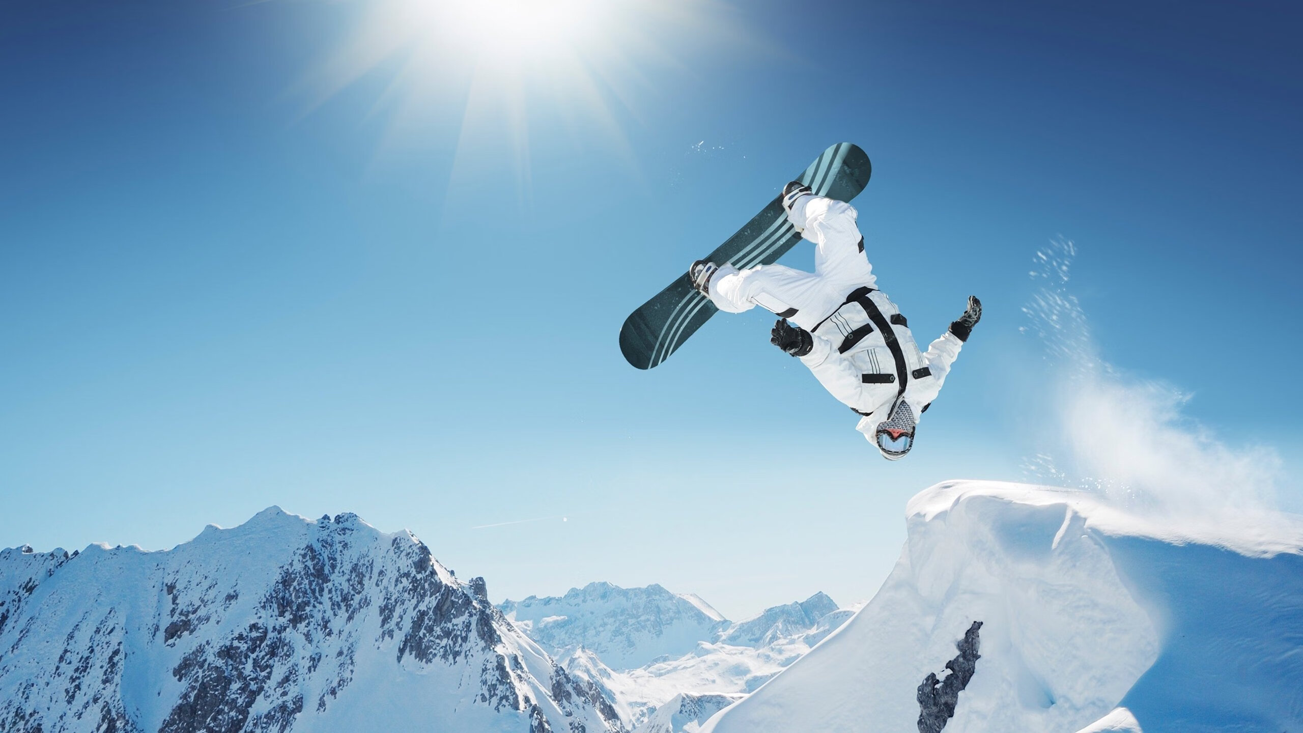 葡萄牙骑手玛丽亚·卡埃塔诺在2024年葡萄牙盛装舞步锦标赛中以“Hit Plus”马匹获得个人赛铜牌，展现坚韧精神。